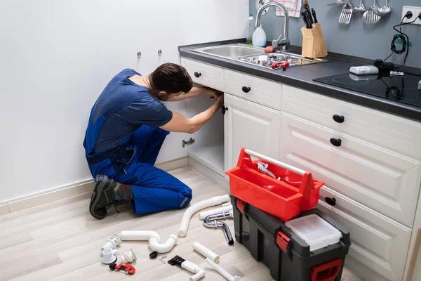 Common Plumbing Issues and When to Call a Gilbert Plumber