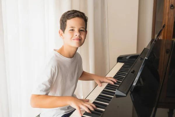 How At-Home Piano Lessons Build Confidence in Young Learners