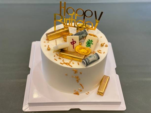 Reveal Happiness with an Eye-Catching Money Pulling Cake